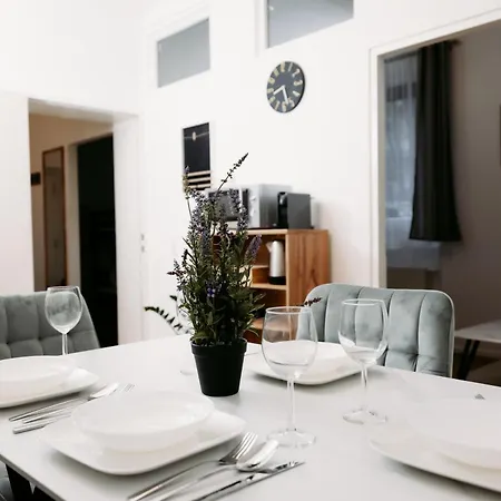 Free Parking, Nespresso, Netflix Wels